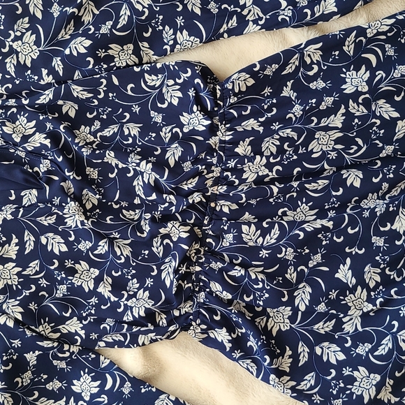 Express Blue and White Floral Long Sleeve Dress - Picture 4 of 8